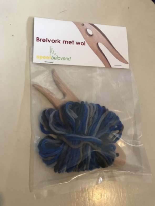 Breivork met gekleurde wol